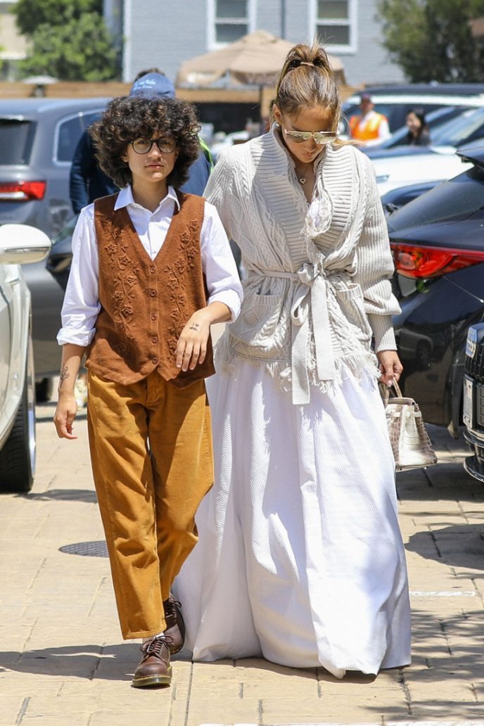 Vergleiche zwischen Emma und Jennifer vor Schönheitsoperationen