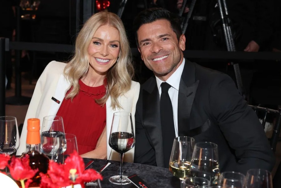 Kelly Ripa im Kleid
