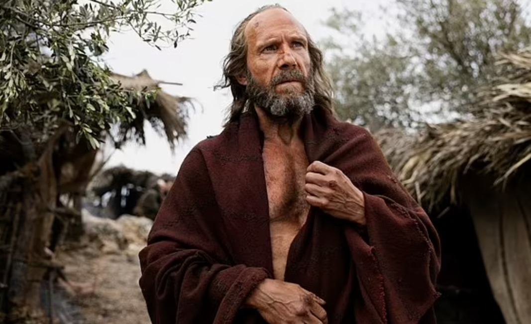 Rafe Fiennes auf Research-Reise