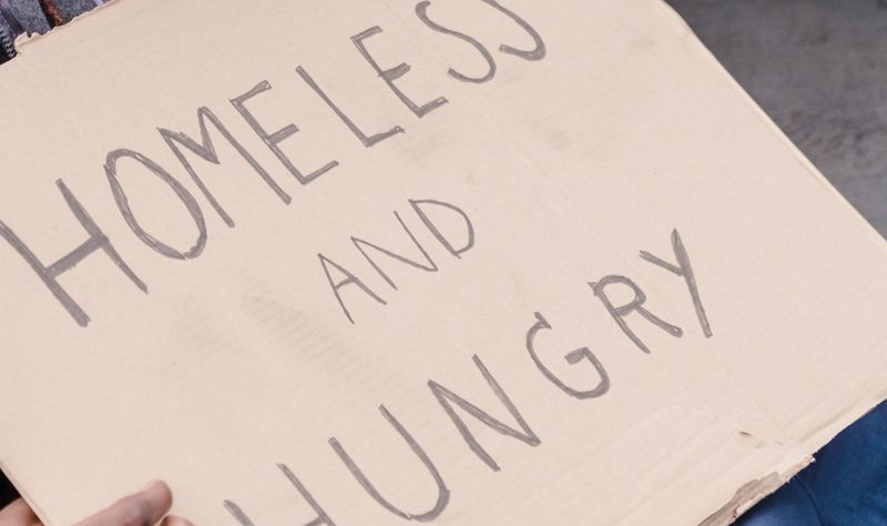 Nick auf dem Bürgersteig